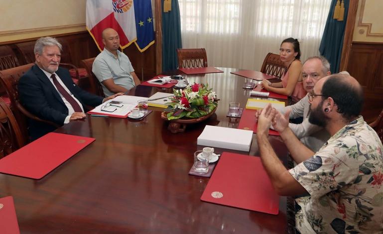 Le vice-président, Jean-Christophe Bouissou, a reçu à la Présidence ce mercredi matin, le président de l’École Pratique des Hautes Études (EPHE), Jean-Michel Verdier, et Olivier Pôté, directeur de l'écomusée Fare Natura.